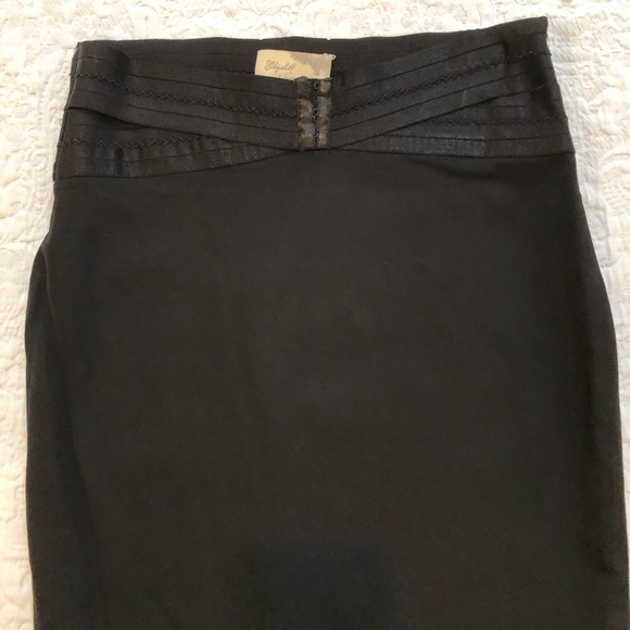 ELIZABETH & JAMES**Black Stretchy Skirt**US 4 - Picture 2 of 4